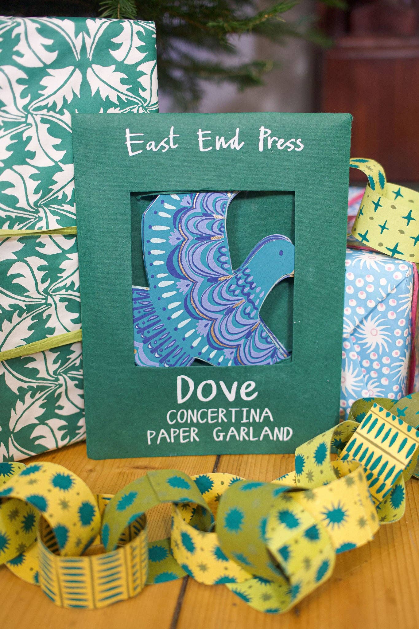 Dove Concertina Garland