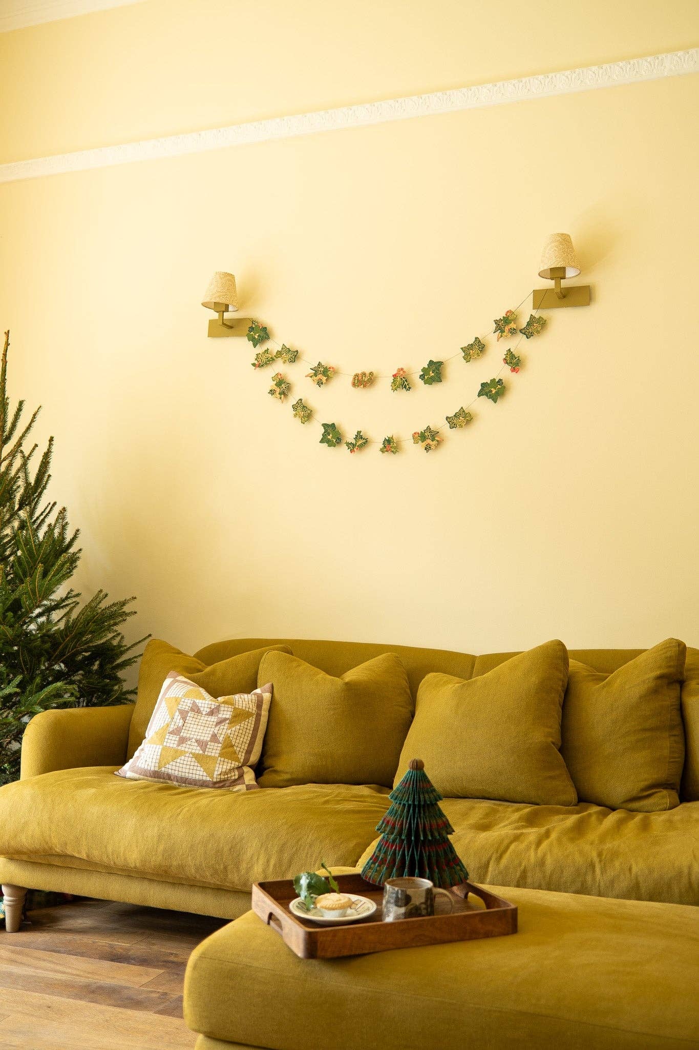 HOLLY AND IVY SEWN GARLAND