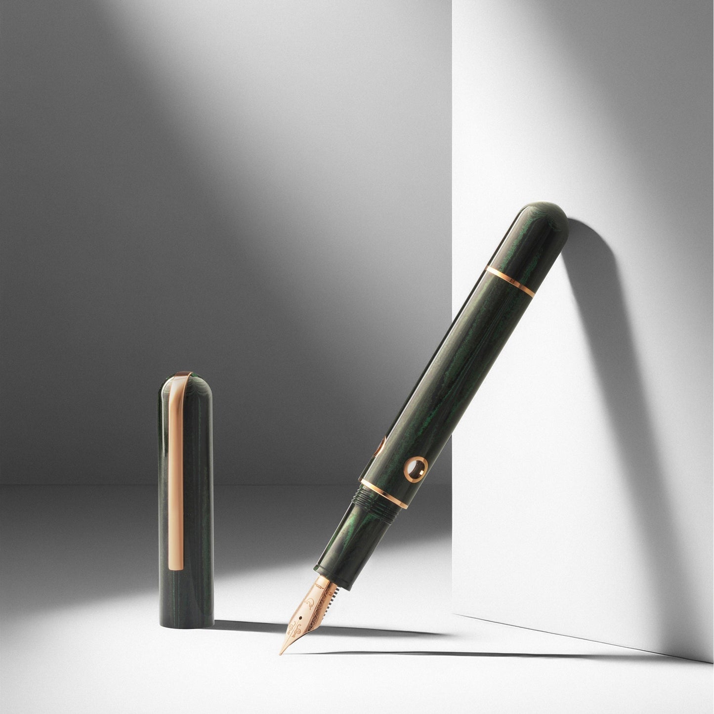 Nahvalur Nautilus Chelonia Green Ebonite Fountain Pen: Medium