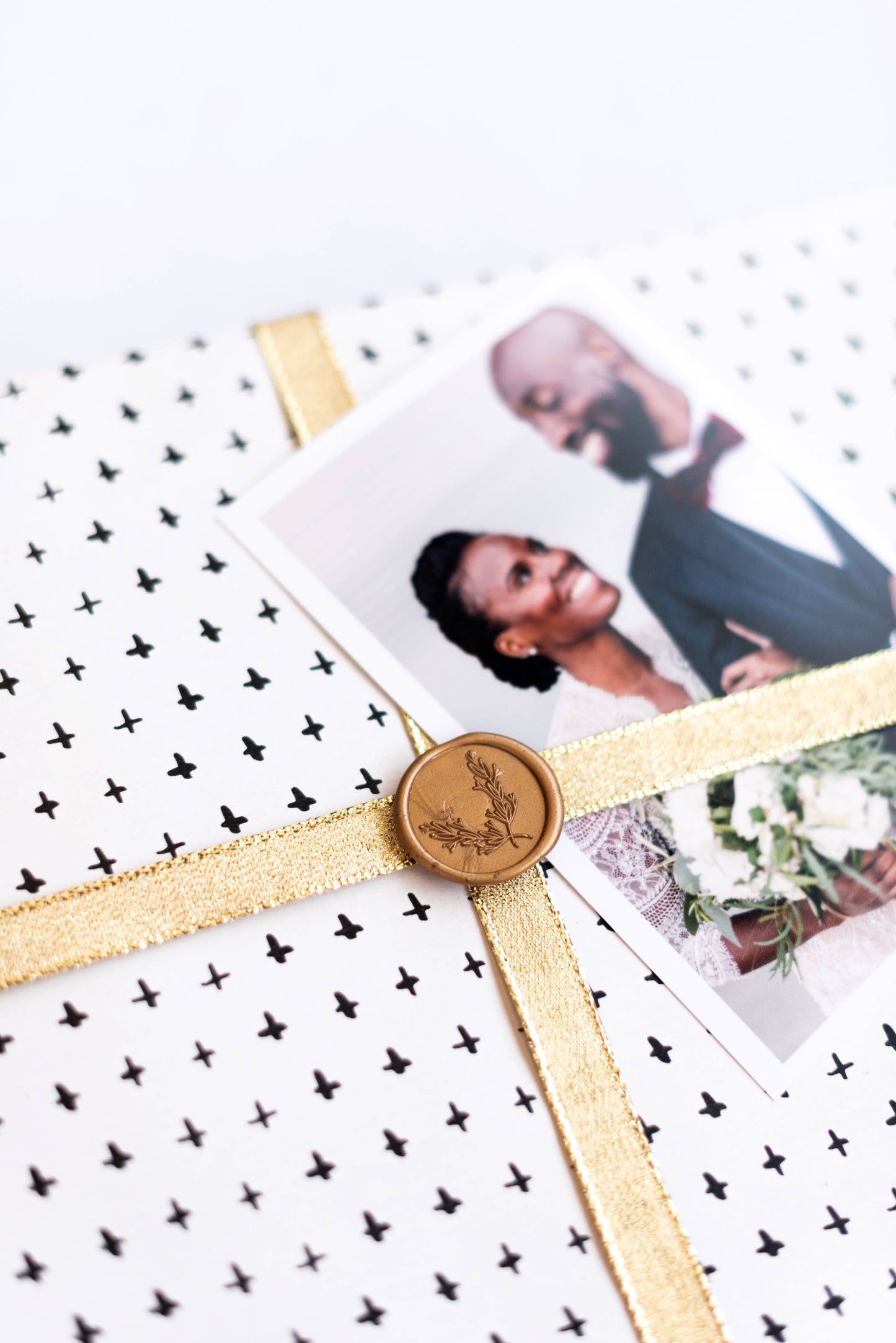 Laurel Wax Seal Stamp Kit: Heart of Gold / Jar of Sealing Wax Beads