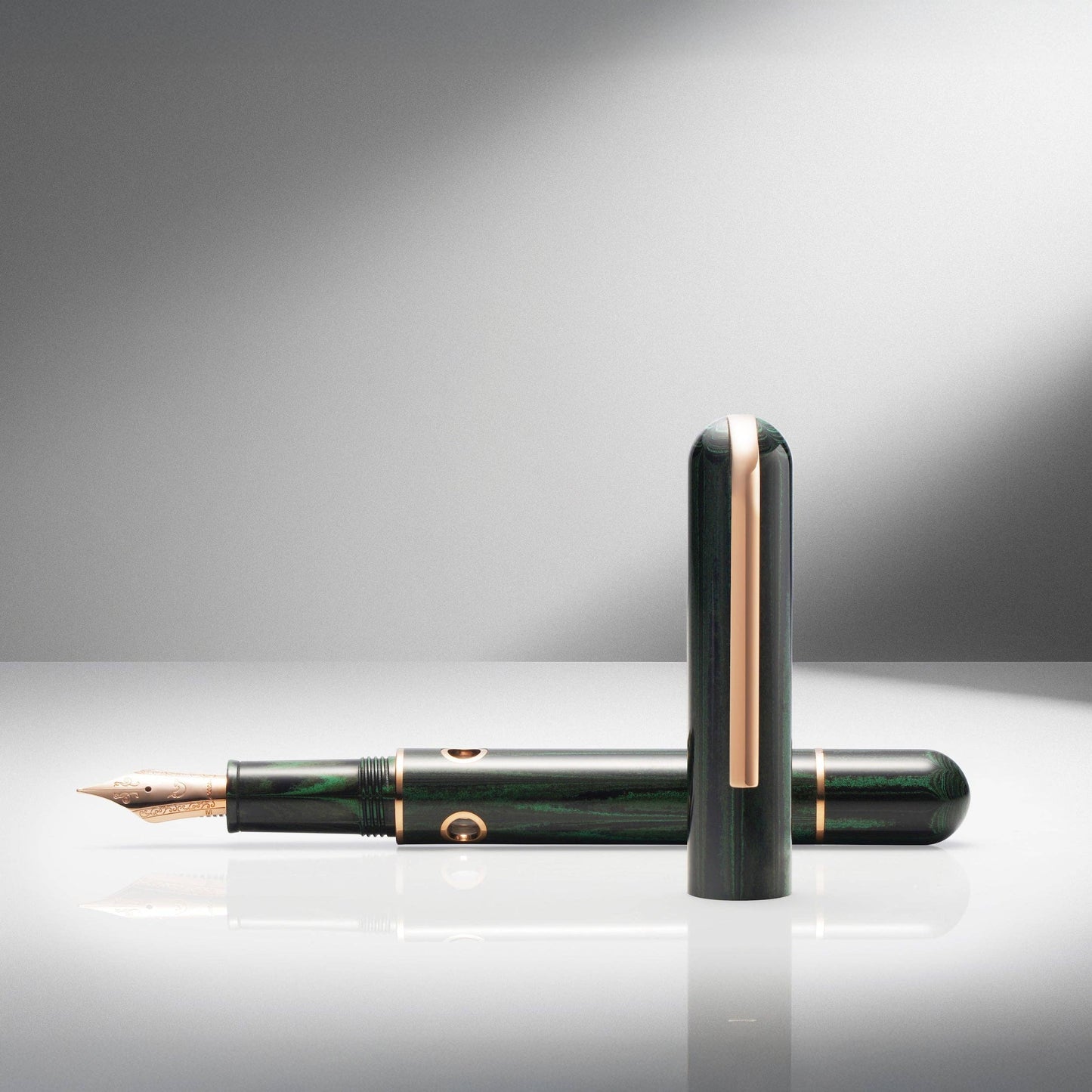 Nahvalur Nautilus Chelonia Green Ebonite Fountain Pen: Medium