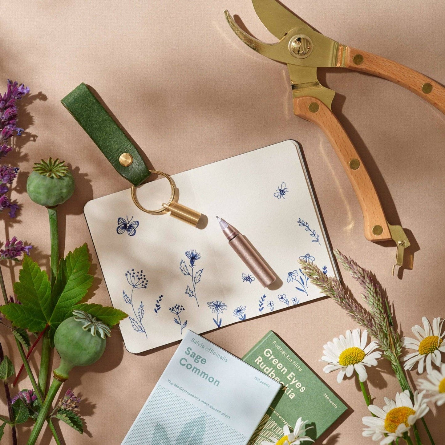 The Field Mouse – refillable travel pen: Brass